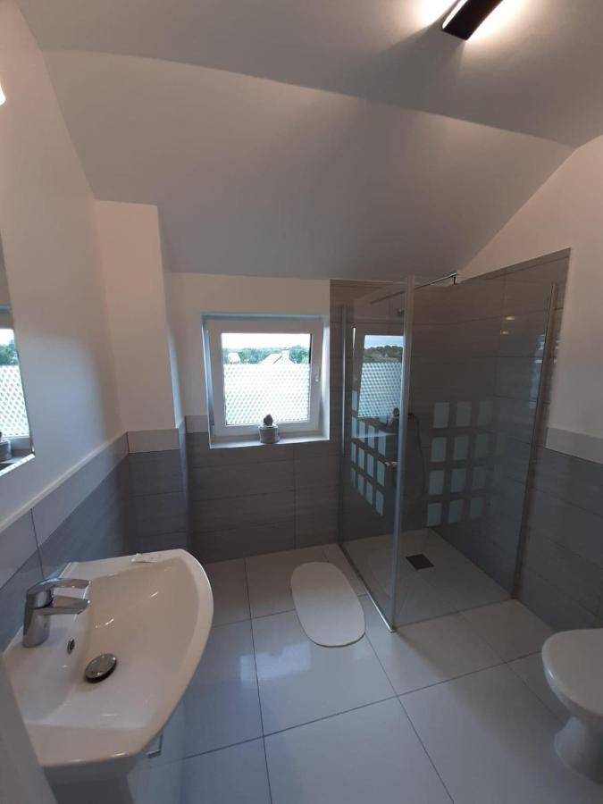 Azyl Hotel Legnica Luaran gambar