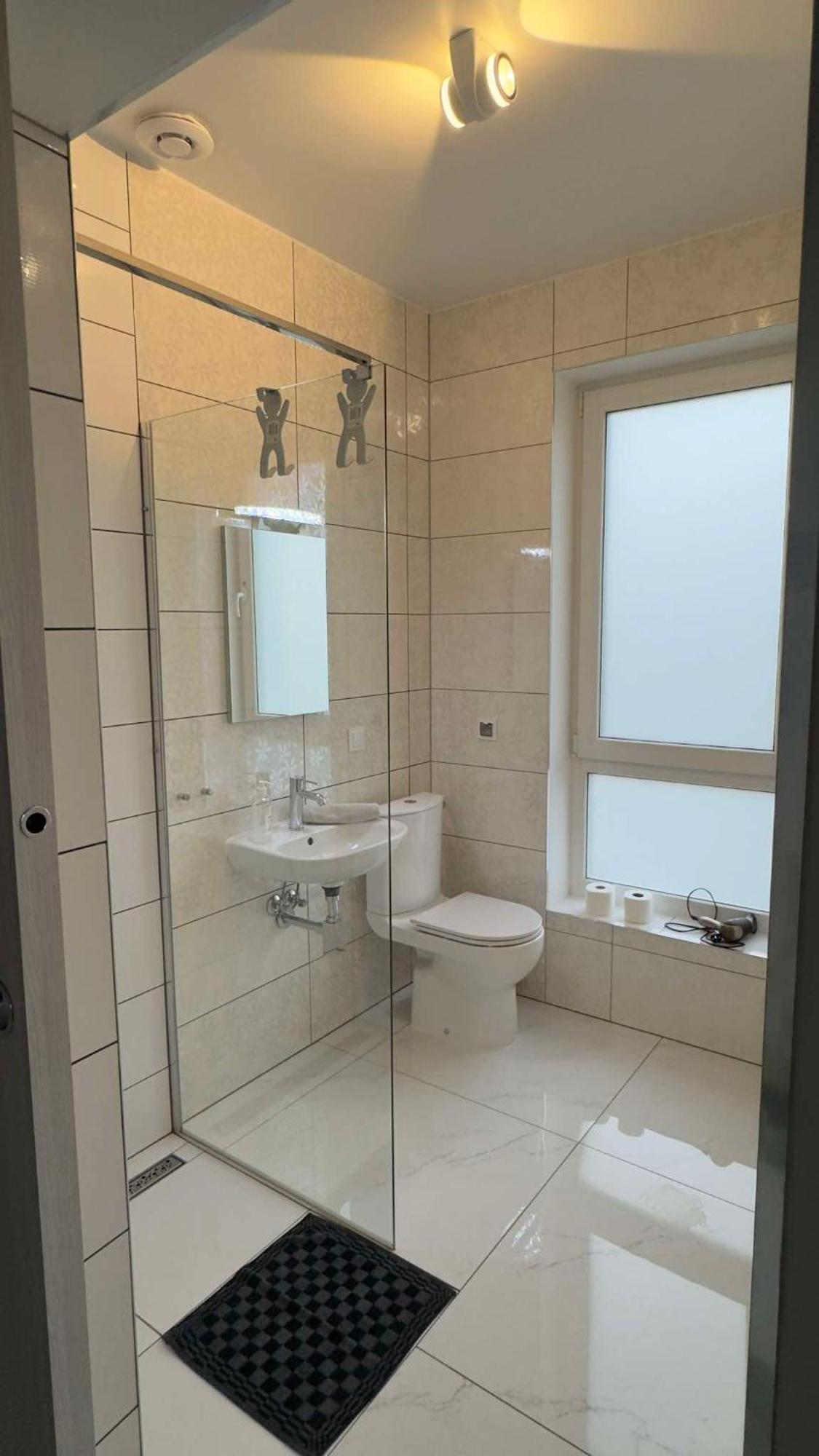 Azyl Hotel Legnica Luaran gambar
