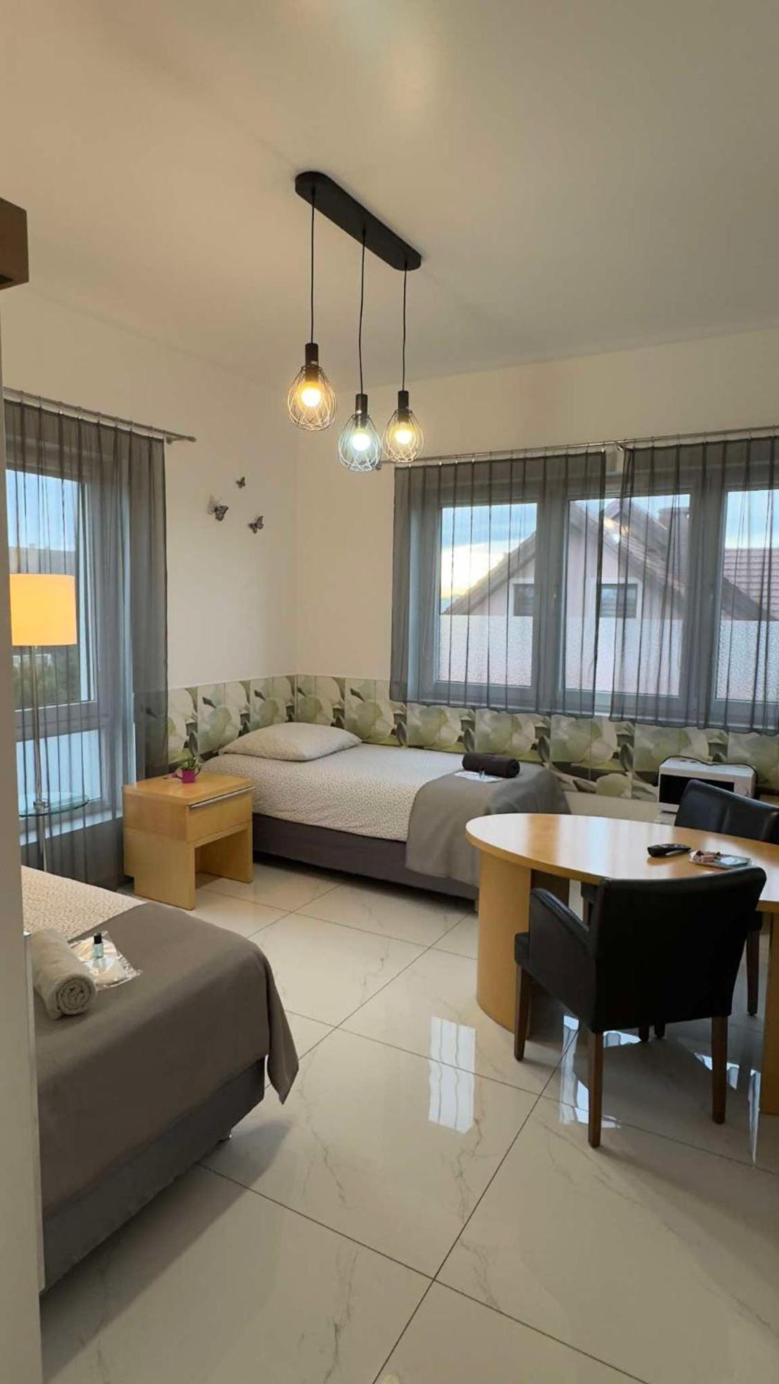Azyl Hotel Legnica Luaran gambar