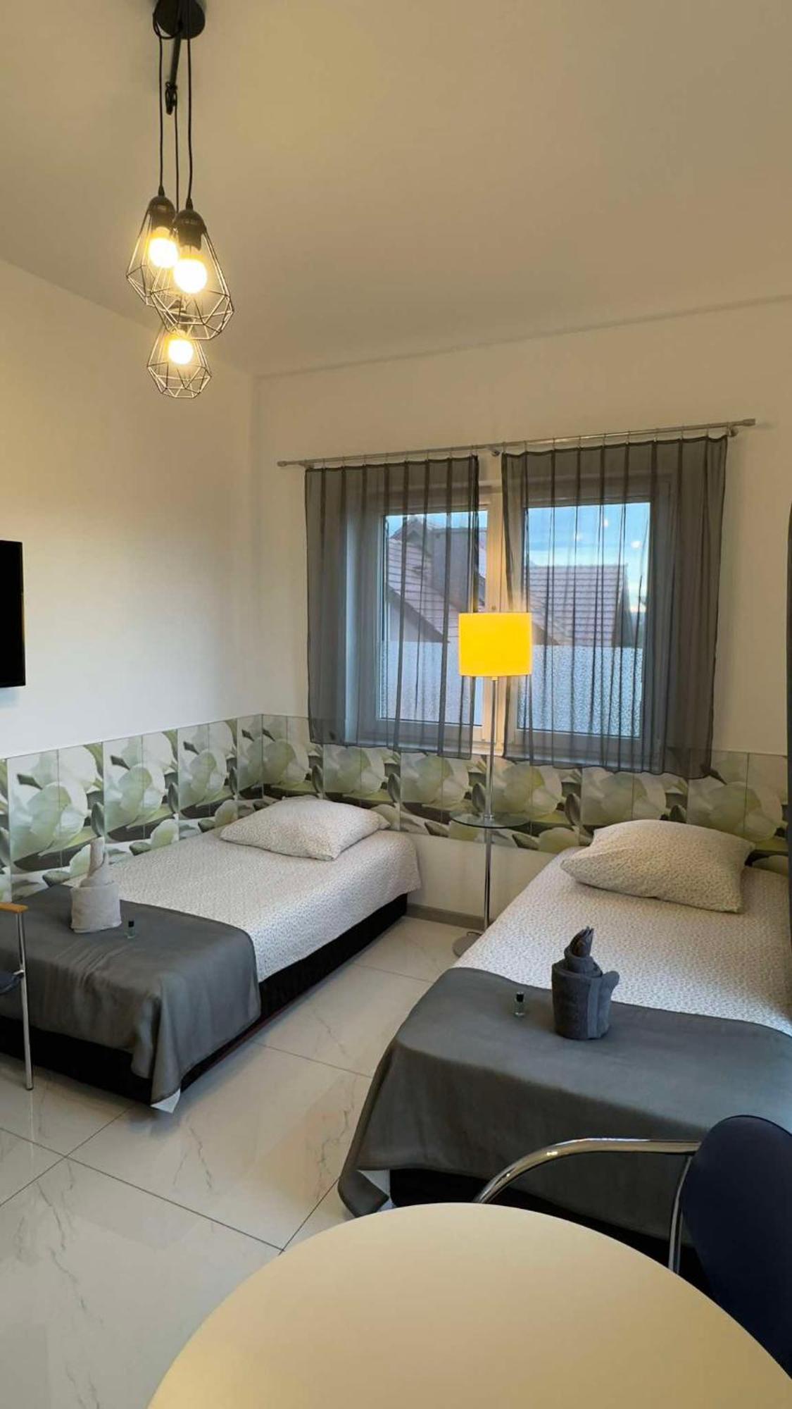 Azyl Hotel Legnica Luaran gambar