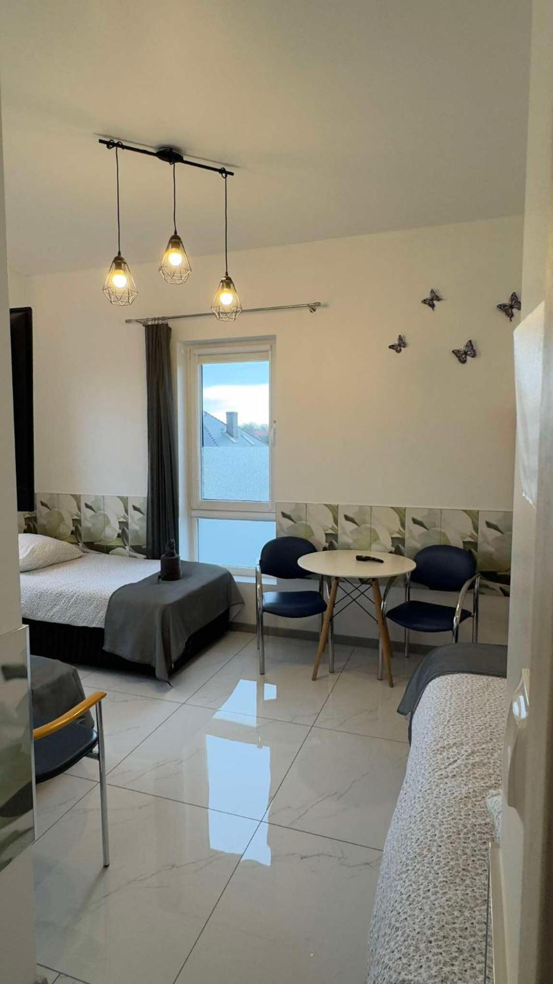 Azyl Hotel Legnica Luaran gambar